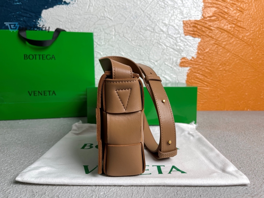 Bottega Veneta Cassette Acorn, For Women, Women�s Bags 9.1in/23cm 578004VMAY17745 