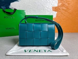 wallet with intrecciato plait HANDLE bottega veneta portfel