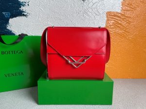 bottega veneta clip bag red for women womens bags 9in23cm buzzbify 1